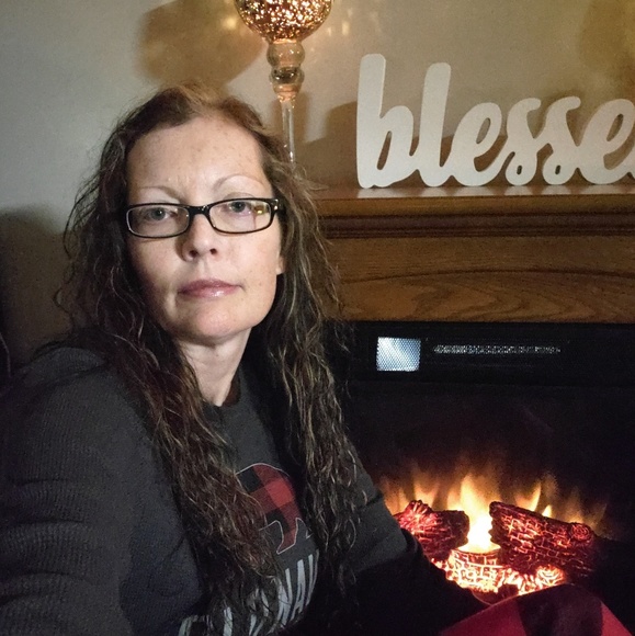 Meet your Posher, Lisa - Picture 1 of 1